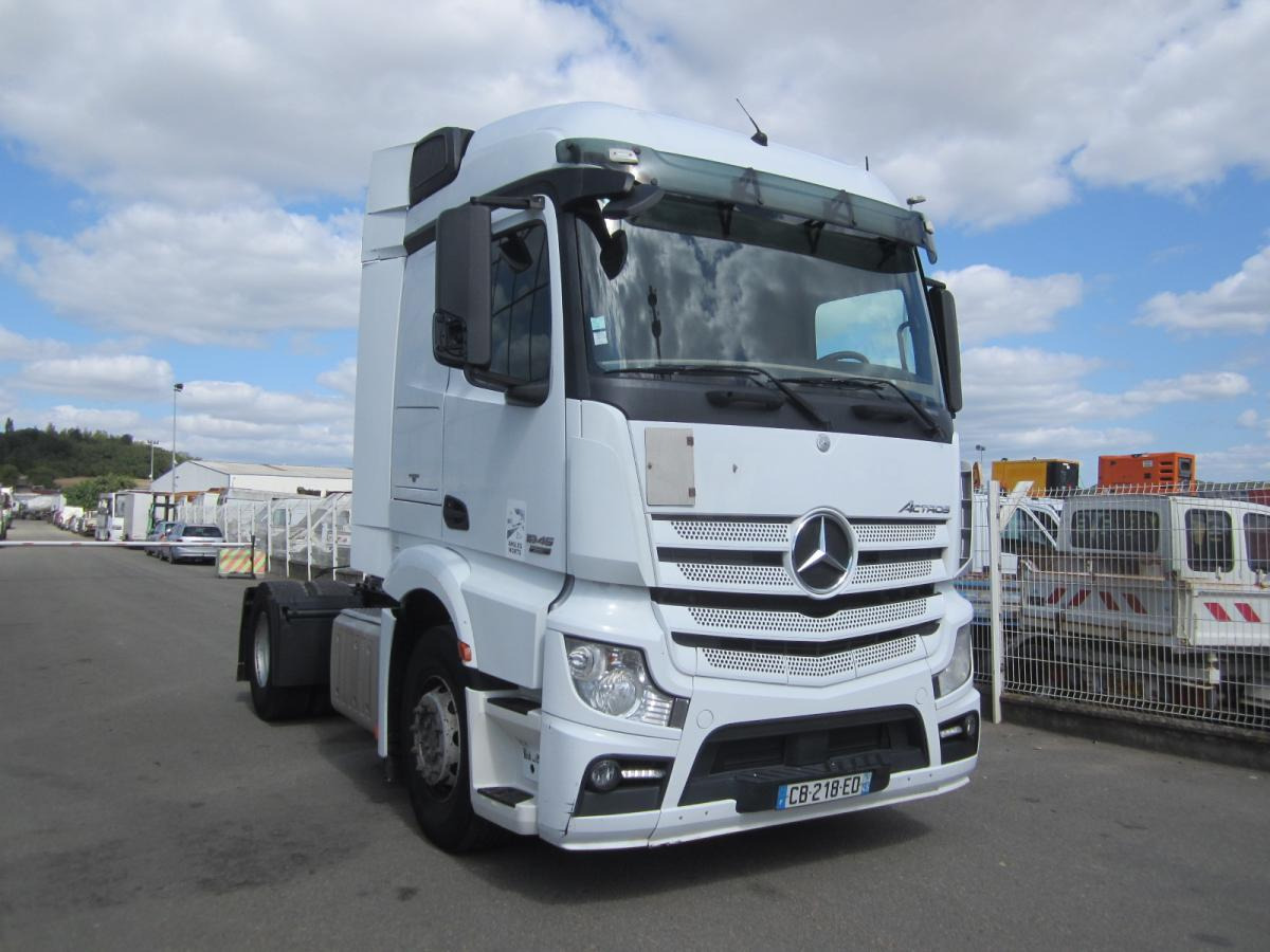 Mercedes Actros 1845 - Nyergesvontató: 1 kép. Mercedes Actros 1845 - Nyergesvontató: 1 kép.
