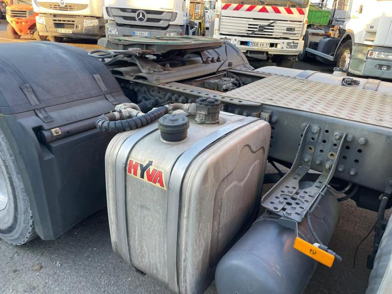 Mercedes Actros 1845 - Nyergesvontató: 3 kép. Mercedes Actros 1845 - Nyergesvontató: 3 kép.
