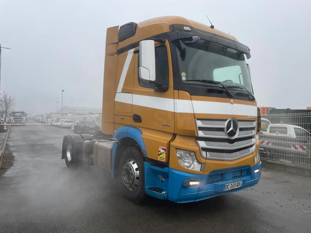 Mercedes Actros 1845 - Nyergesvontató: 2 kép. Mercedes Actros 1845 - Nyergesvontató: 2 kép.