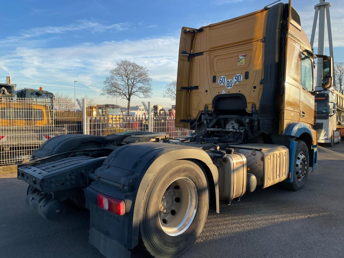 Mercedes Actros 1845 - Nyergesvontató: 3 kép. Mercedes Actros 1845 - Nyergesvontató: 3 kép.