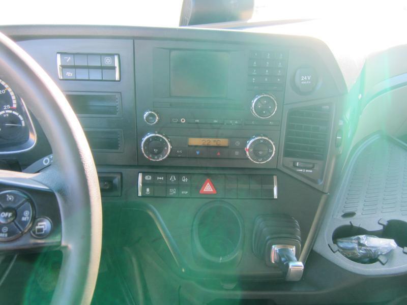 Interior photo 1: Nyergesvontató Mercedes Actros 1848