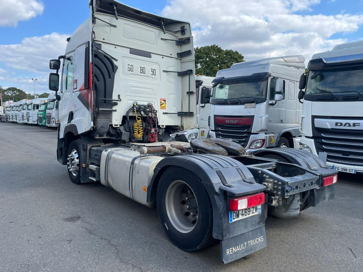 Renault Gamme T 460 - Nyergesvontató: 4 kép. Renault Gamme T 460 - Nyergesvontató: 4 kép.