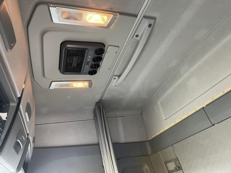 Renault Gamme T 460 - Nyergesvontató: 5 kép. Renault Gamme T 460 - Nyergesvontató: 5 kép.