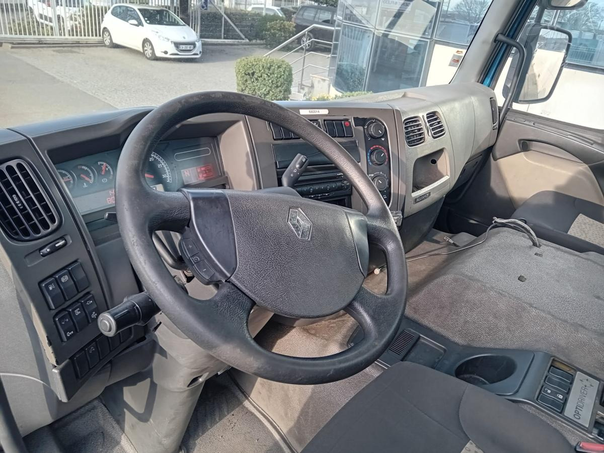 Renault Premium 380 DXI - Nyergesvontató: 3 kép. Renault Premium 380 DXI - Nyergesvontató: 3 kép.