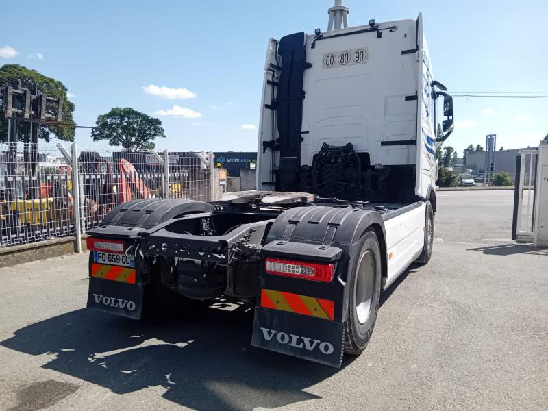 Volvo FH 500 - Nyergesvontató: 2 kép. Volvo FH 500 - Nyergesvontató: 2 kép.
