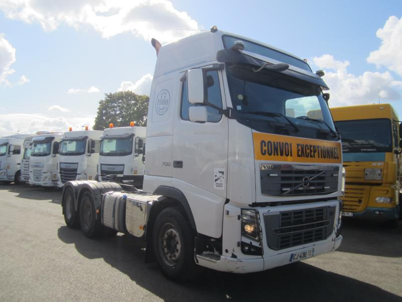 Volvo FH16 700 - Nyergesvontató: 2 kép. Volvo FH16 700 - Nyergesvontató: 2 kép.