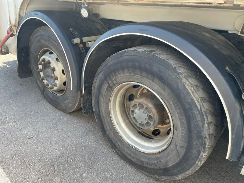Renault D-Series - Szemetesautó: 5 kép. Renault D-Series - Szemetesautó: 5 kép.