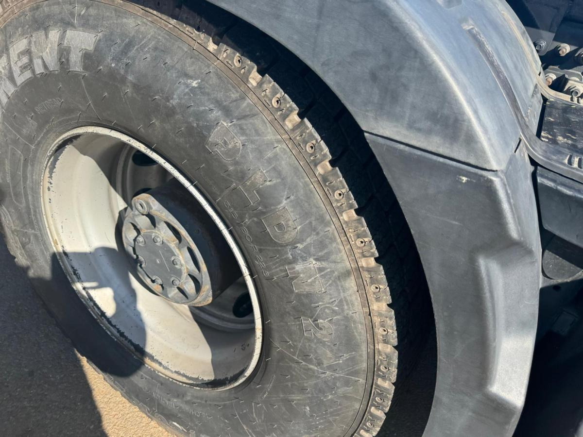 Horgos rakodó teherautó Renault Gamme C 380: 10 kép. Horgos rakodó teherautó Renault Gamme C 380: 10 kép.