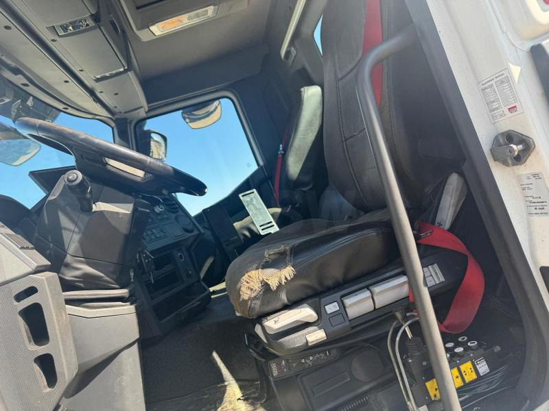 Horgos rakodó teherautó Renault Gamme C 380: 14 kép. Horgos rakodó teherautó Renault Gamme C 380: 14 kép.