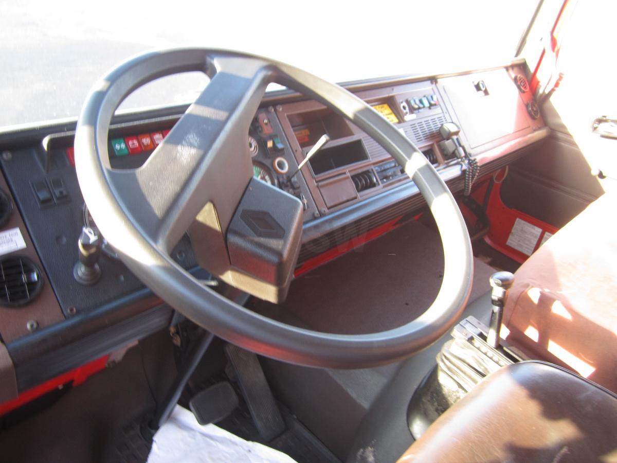 Tűzoltóautó Renault Gamme S 170: 8 kép. Tűzoltóautó Renault Gamme S 170: 8 kép.