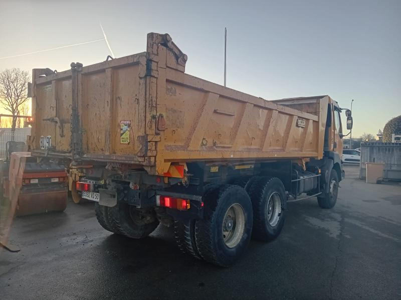 Renault Kerax 340 - Billenőplatós teherautó: 4 kép. Renault Kerax 340 - Billenőplatós teherautó: 4 kép.