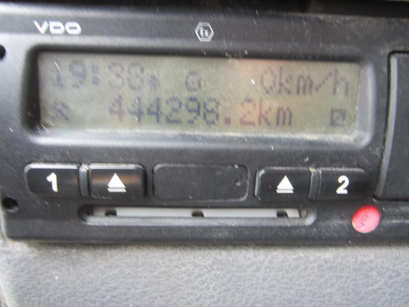 Billenőplatós teherautó Renault Kerax 370 DCI: 10 kép.
