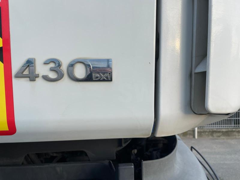 Renault Kerax 430 DXI - Horgos rakodó teherautó: 5 kép. Renault Kerax 430 DXI - Horgos rakodó teherautó: 5 kép.