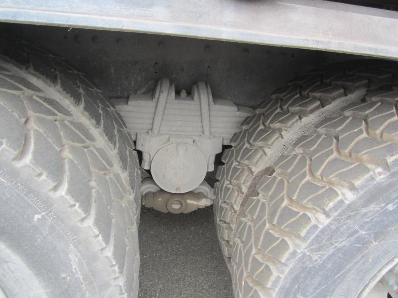Renault Kerax - Tartályos teherautó: 3 kép. Renault Kerax - Tartályos teherautó: 3 kép.