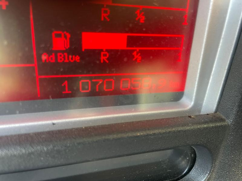 Platós teherautó Renault Magnum 440 DXI: 7 kép.