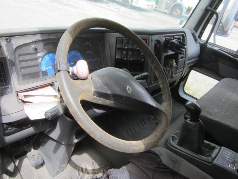 Renault Midlum 220 DCI - Dobozos felépítményű teherautó: 4 kép. Renault Midlum 220 DCI - Dobozos felépítményű teherautó: 4 kép.