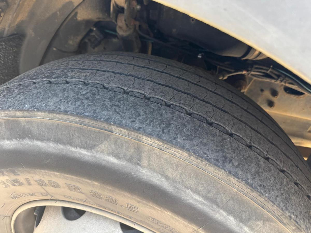 Renault Premium 270 DCI - Tartályos teherautó: 5 kép. Renault Premium 270 DCI - Tartályos teherautó: 5 kép.