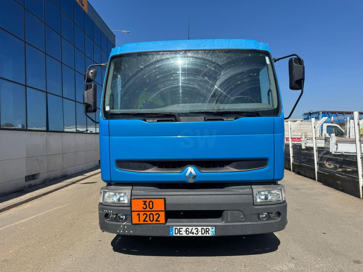Renault Premium 270 DCI - Tartályos teherautó: 2 kép. Renault Premium 270 DCI - Tartályos teherautó: 2 kép.