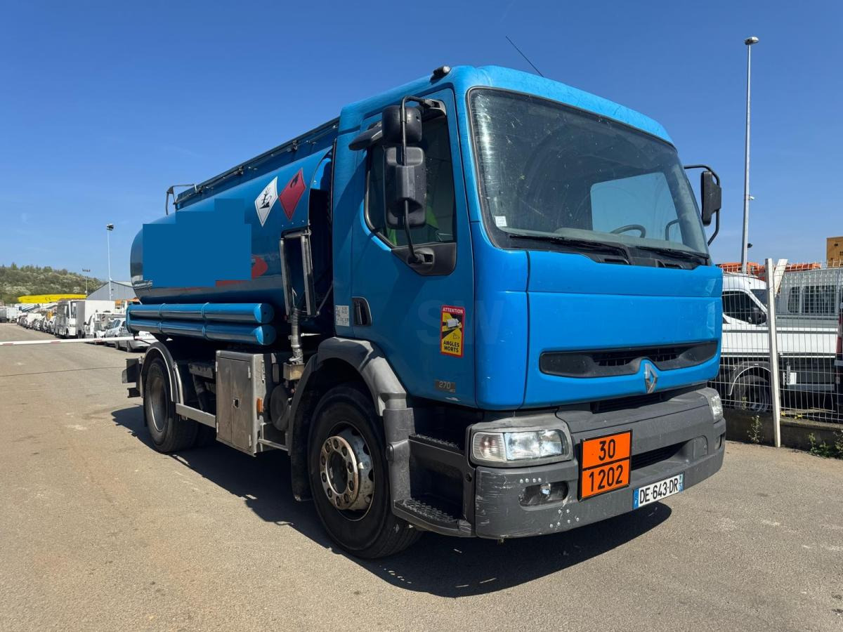 Renault Premium 270 DCI - Tartályos teherautó: 3 kép. Renault Premium 270 DCI - Tartályos teherautó: 3 kép.