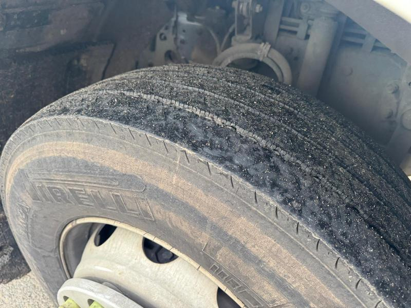 Renault Premium 300 DXI - Tartályos teherautó: 5 kép. Renault Premium 300 DXI - Tartályos teherautó: 5 kép.