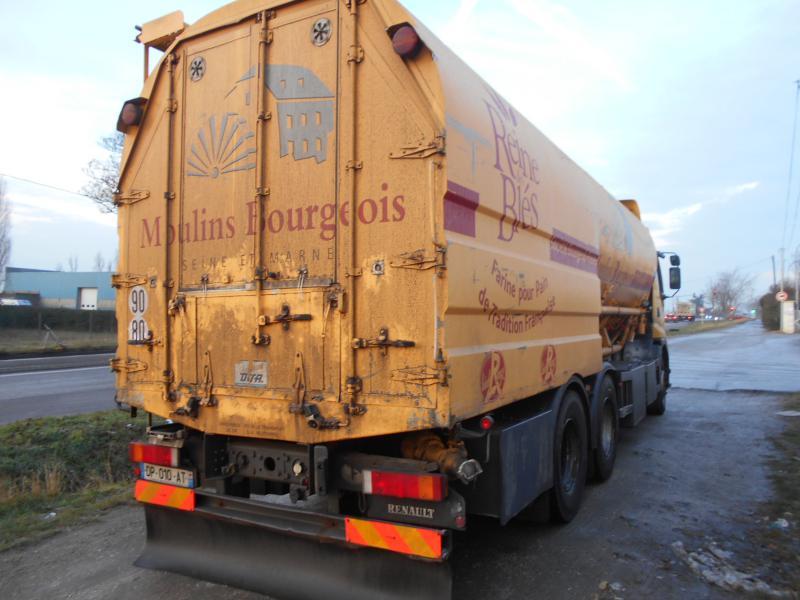 Renault Premium 420 DCI - Tartályos teherautó: 5 kép. Renault Premium 420 DCI - Tartályos teherautó: 5 kép.