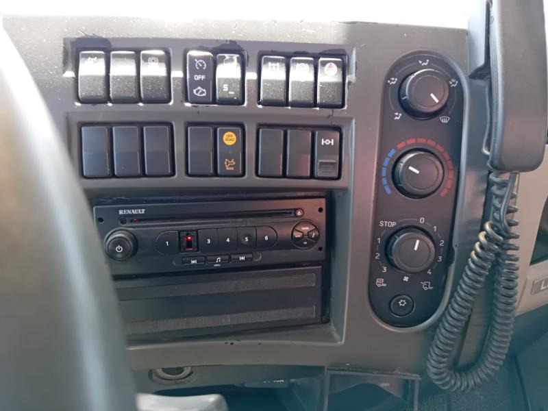 Renault Premium Lander 410 DXI - Horgos rakodó teherautó: 5 kép. Renault Premium Lander 410 DXI - Horgos rakodó teherautó: 5 kép.