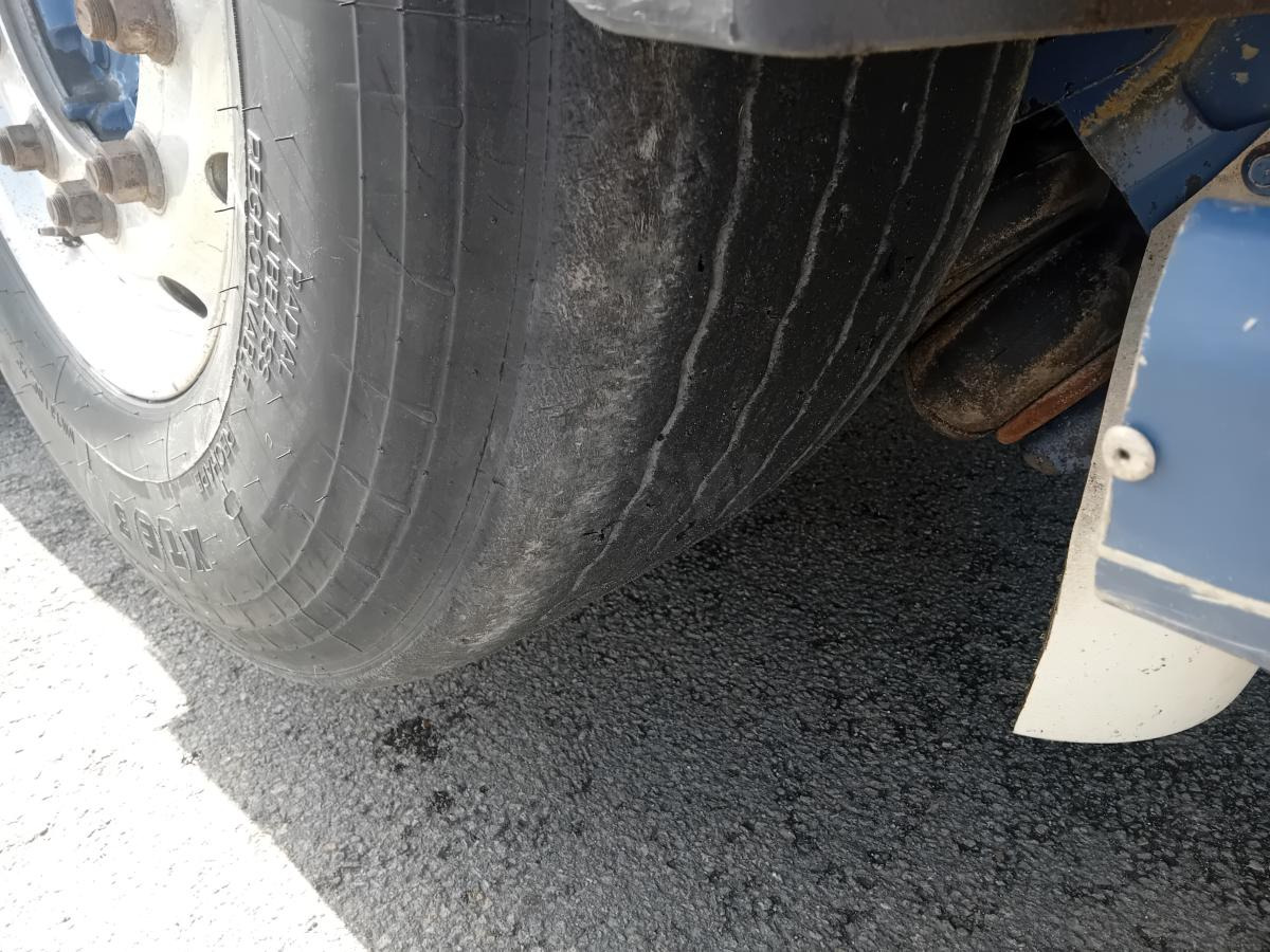 Stas - Félpótkocsi billenőplatós: 4 kép. Stas - Félpótkocsi billenőplatós: 4 kép.