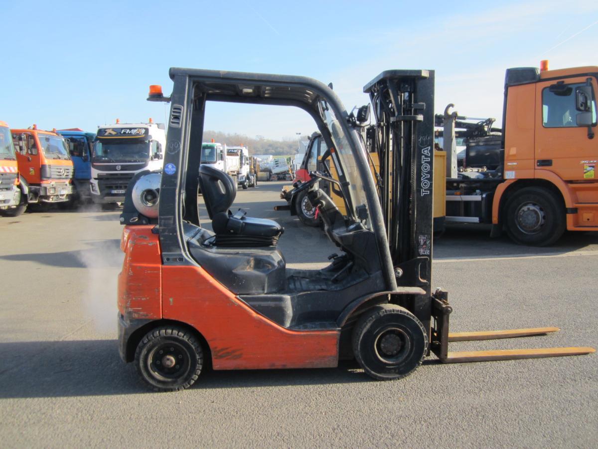 Toyota 02-8FGF18 - Gázüzemű targonca: 1 kép. Toyota 02-8FGF18 - Gázüzemű targonca: 1 kép.