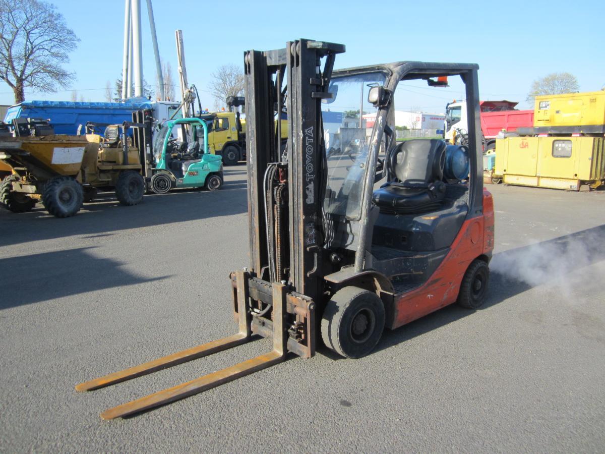 Toyota 02-8FGF18 - Gázüzemű targonca: 2 kép. Toyota 02-8FGF18 - Gázüzemű targonca: 2 kép.