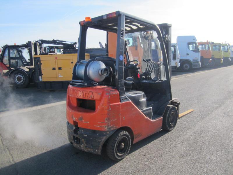 Toyota 02-8FGF18 - Gázüzemű targonca: 4 kép. Toyota 02-8FGF18 - Gázüzemű targonca: 4 kép.
