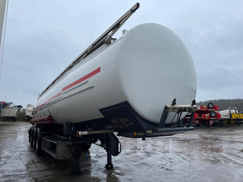 Trailor - Tartályos félpótkocsi: 2 kép. Trailor - Tartályos félpótkocsi: 2 kép.