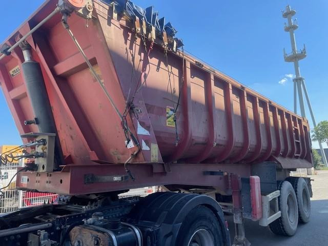 Trailor - Félpótkocsi billenőplatós: 1 kép. Trailor - Félpótkocsi billenőplatós: 1 kép.