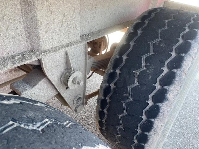 Trailor - Félpótkocsi billenőplatós: 3 kép. Trailor - Félpótkocsi billenőplatós: 3 kép.