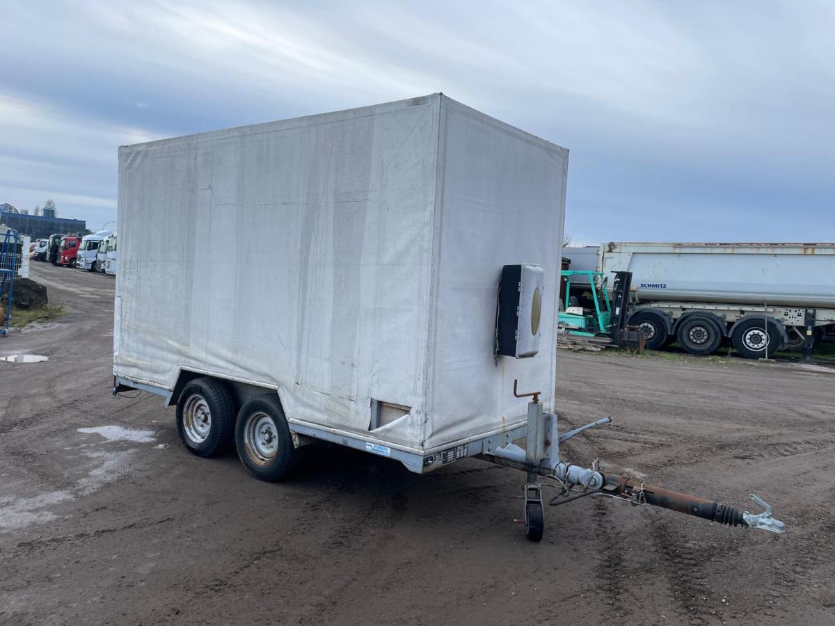 Verem - Ponyvás pótkocsi: 1 kép. Verem - Ponyvás pótkocsi: 1 kép.