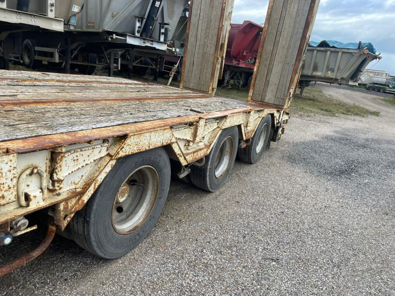 Verem - Félpótkocsi mélybölcsős: 3 kép. Verem - Félpótkocsi mélybölcsős: 3 kép.