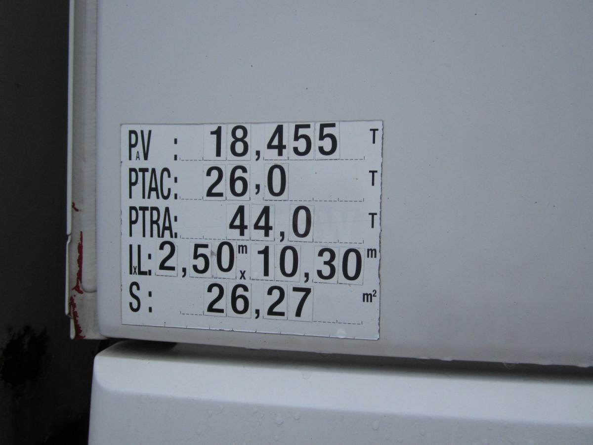 Volvo FH 460 - Platós teherautó: 3 kép. Volvo FH 460 - Platós teherautó: 3 kép.