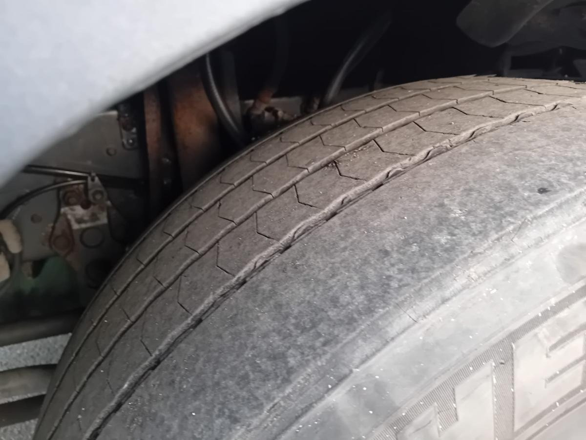 Volvo FH - Platós teherautó: 4 kép. Volvo FH - Platós teherautó: 4 kép.