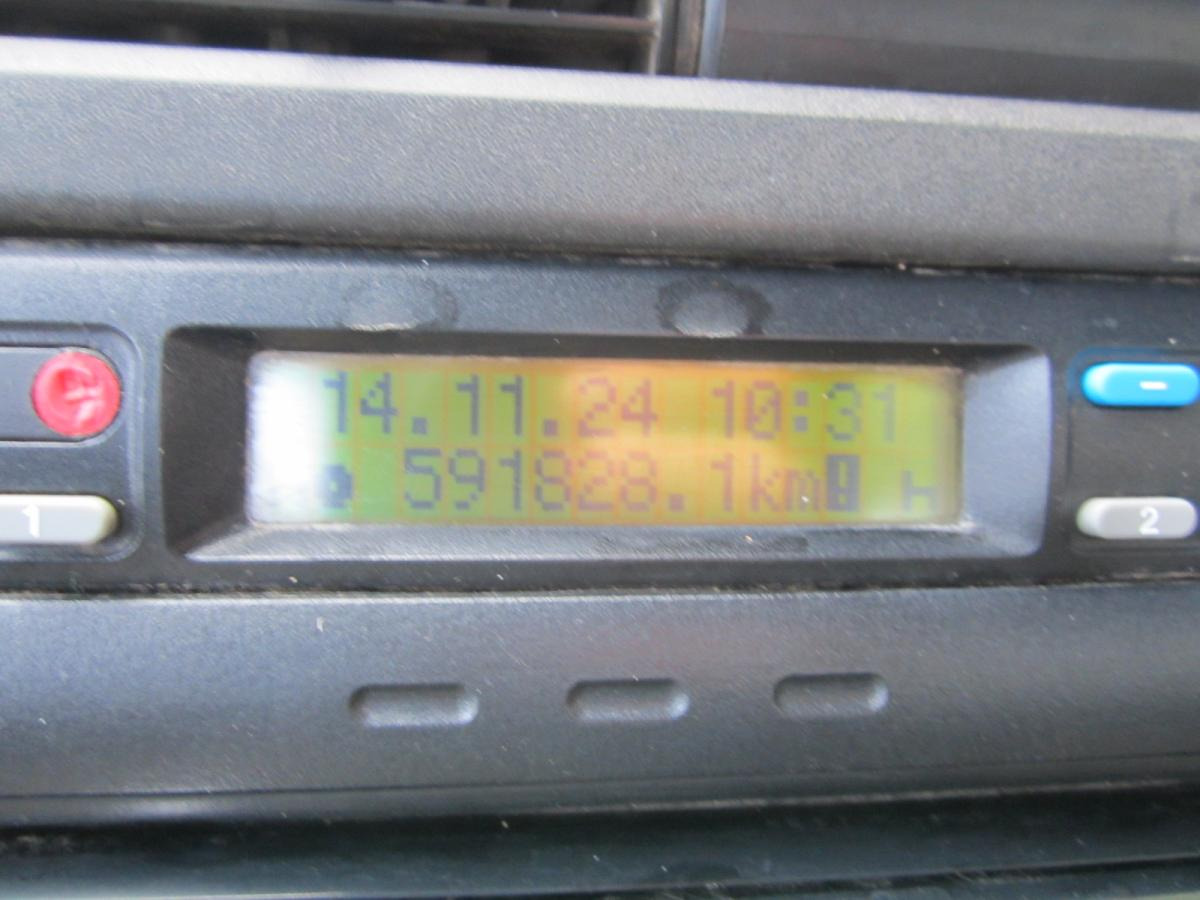 Horgos rakodó teherautó Volvo FH12: 9 kép.