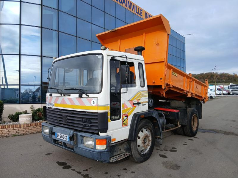 Volvo FL 614 - Billenőplatós teherautó: 2 kép. Volvo FL 614 - Billenőplatós teherautó: 2 kép.