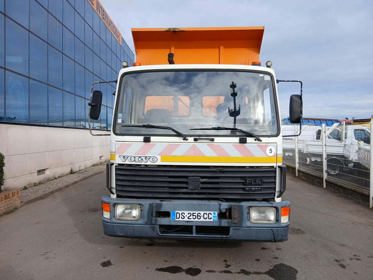 Volvo FL 614 - Billenőplatós teherautó: 3 kép. Volvo FL 614 - Billenőplatós teherautó: 3 kép.