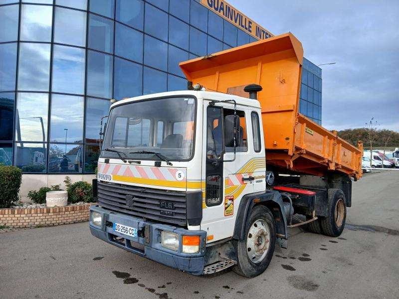 Volvo FL 614 - Billenőplatós teherautó: 1 kép. Volvo FL 614 - Billenőplatós teherautó: 1 kép.
