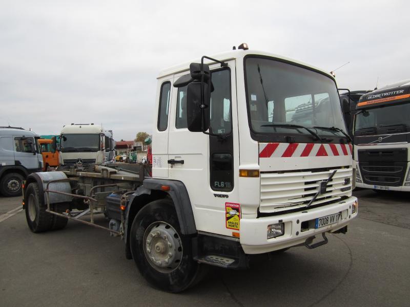 Volvo FL6 19 - Horgos rakodó teherautó: 2 kép. Volvo FL6 19 - Horgos rakodó teherautó: 2 kép.