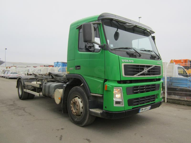 Volvo FM 260 - Horgos rakodó teherautó: 2 kép. Volvo FM 260 - Horgos rakodó teherautó: 2 kép.
