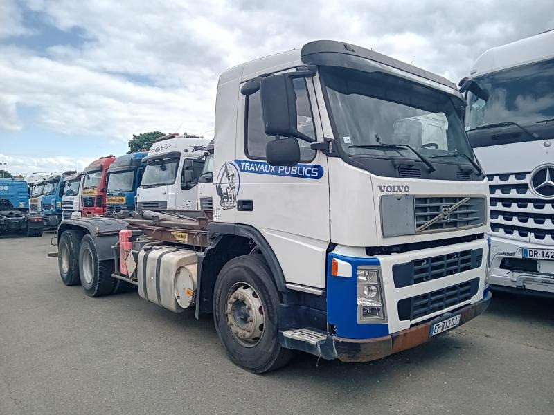 Volvo FM 400 - Horgos rakodó teherautó: 1 kép. Volvo FM 400 - Horgos rakodó teherautó: 1 kép.