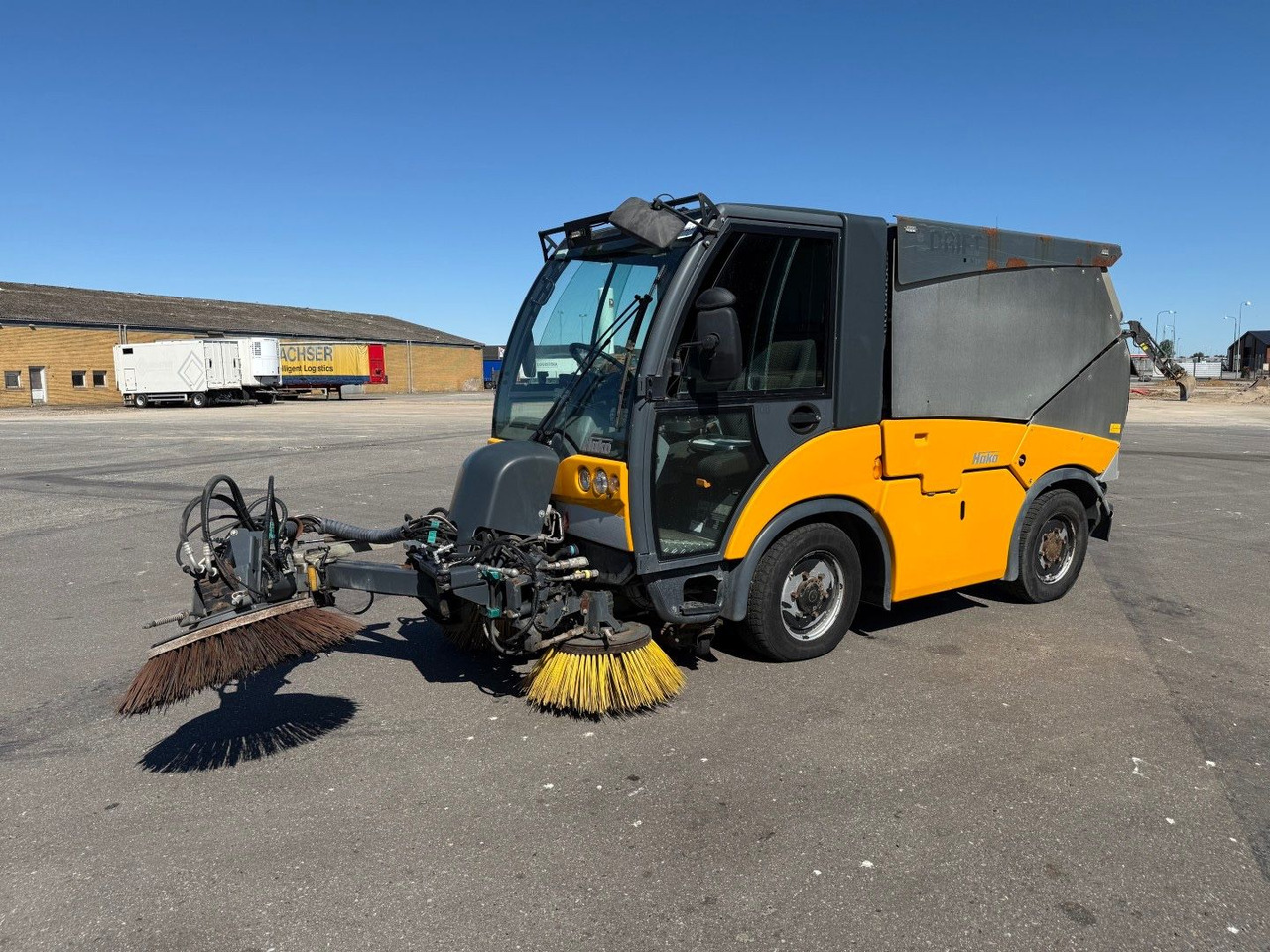 Hako Citymaster 2000 4x4 Euro 5 Kehrmaschine - Utcaseprő gép: 1 kép. Hako Citymaster 2000 4x4 Euro 5 Kehrmaschine - Utcaseprő gép: 1 kép.