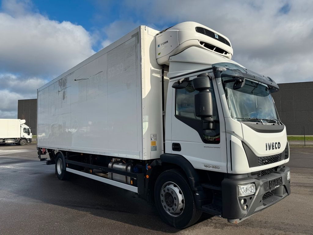 Iveco 180E32 4x2 Schmitz / Thermo King T-1200R Spectru - Hűtős teherautó: 2 kép. Iveco 180E32 4x2 Schmitz / Thermo King T-1200R Spectru - Hűtős teherautó: 2 kép.