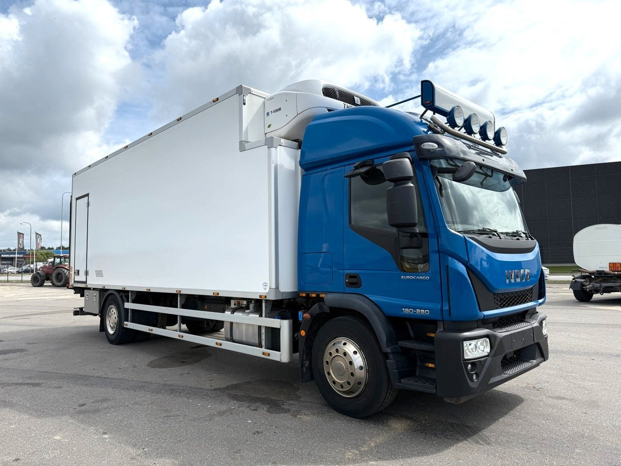 Iveco EuroCargo 180 E28 4x2 Thermo King T-1000R - Hűtős teherautó: 2 kép. Iveco EuroCargo 180 E28 4x2 Thermo King T-1000R - Hűtős teherautó: 2 kép.