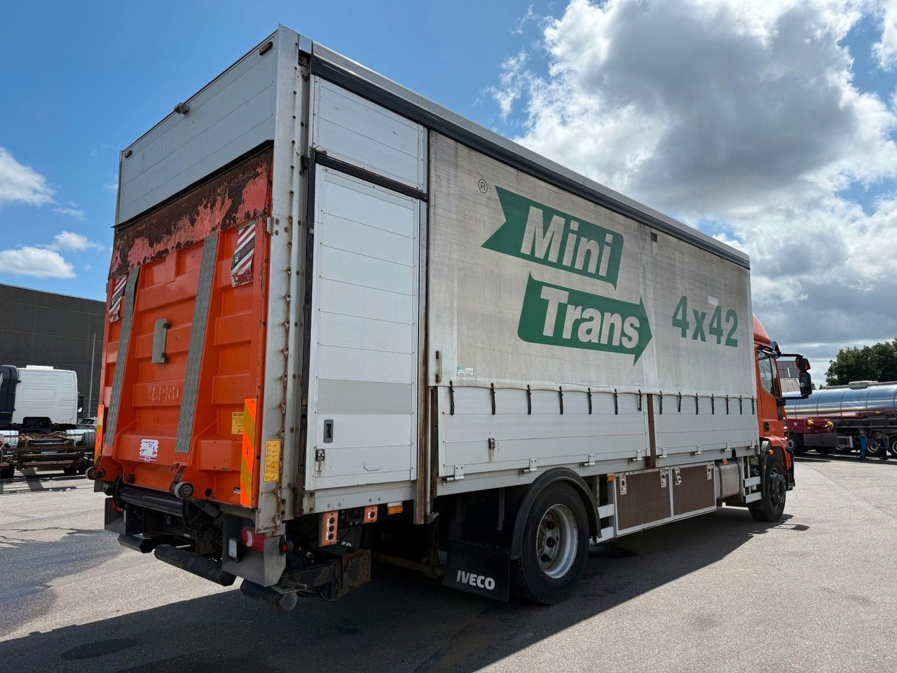 Iveco EuroCargo 180 E28 Euro 6 Freight Iveco EuroCargo 180 E28 Euro 6 Freight / Pritsche - Ponyvás teherautó: 3 kép. Iveco EuroCargo 180 E28 Euro 6 Freight Iveco EuroCargo 180 E28 Euro 6 Freight / Pritsche - Ponyvás teherautó: 3 kép.