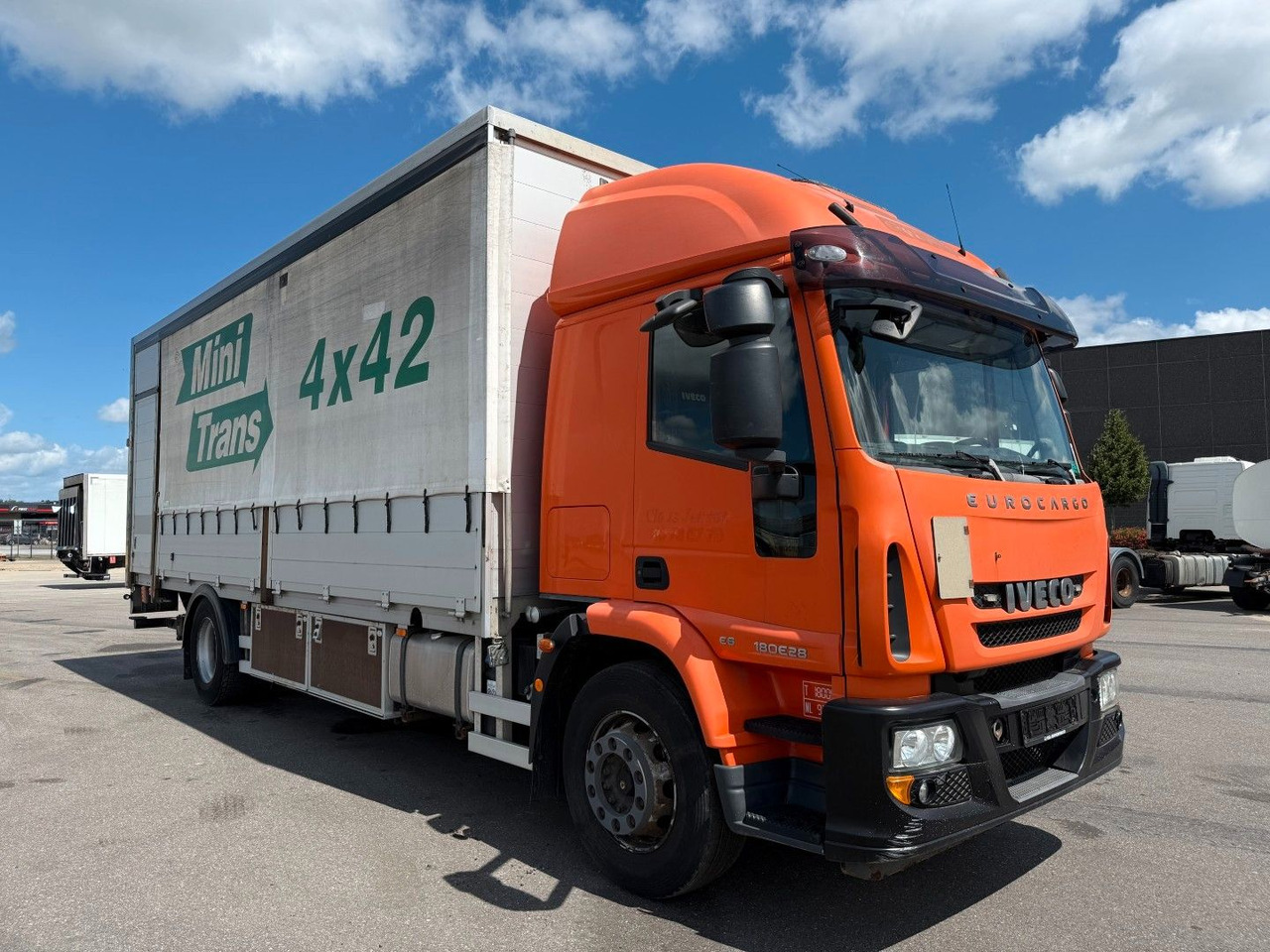 Iveco EuroCargo 180 E28 Euro 6 Freight Iveco EuroCargo 180 E28 Euro 6 Freight / Pritsche - Ponyvás teherautó: 2 kép. Iveco EuroCargo 180 E28 Euro 6 Freight Iveco EuroCargo 180 E28 Euro 6 Freight / Pritsche - Ponyvás teherautó: 2 kép.