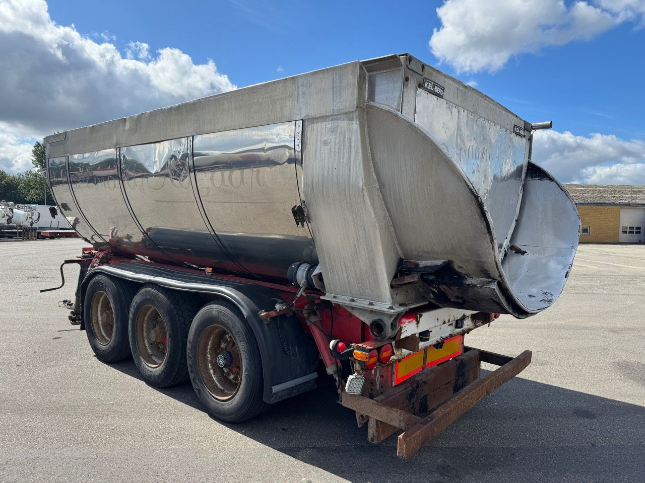 Kel-Berg 3 axle Asphalt tipper / Asphalt Kipper - Pótkocsi billenőplatós: 5 kép. Kel-Berg 3 axle Asphalt tipper / Asphalt Kipper - Pótkocsi billenőplatós: 5 kép.